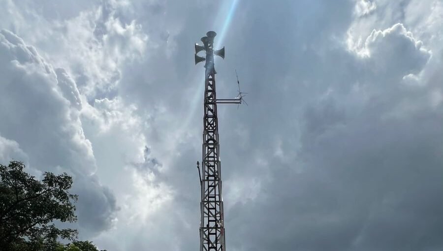 tower sirine tsunami di Desa Kembang, Kecamatan Pacitan, sebagai langkah antisipasi bencana.