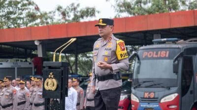 Kapolda Kalbar Pipit Rismanto saat memberikan amanat dalam Upacara Hari Kesadaran Nasional di hadapan personel Polri dan ASN di Mapolda Kalbar, Rabu (18/2/2026).