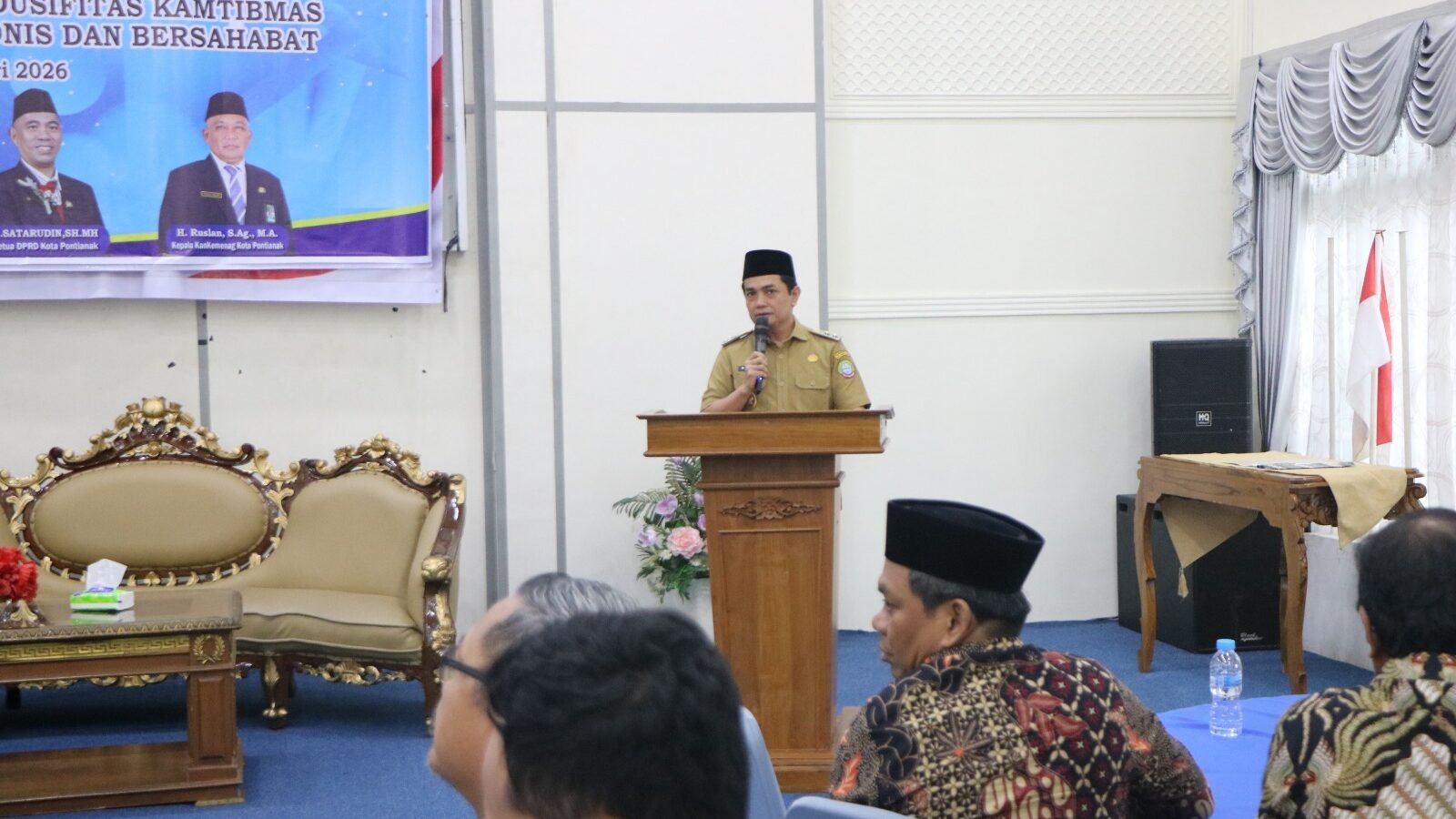 Wakil Wali Kota Pontianak Bahasan memberikan sambutan dalam diskusi penguatan kerukunan umat beragama di Aula Rumah Dinas Wakil Wali Kota. (Dok. HO/Faktakalbar.id)