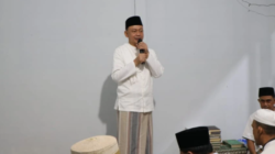 Wali Kota Pontianak Edi Rusdi Kamtono saat memberikan sambutan dan arahan kepada jemaah usai melaksanakan Salat Subuh di Masjid Baitussalam, Kelurahan Banjar Serasan, Kamis (19/2/2026).