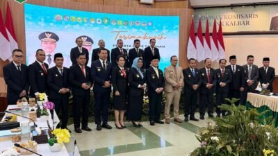 Wali Kota Singkawang, Tjhai Chui Mie, berfoto bersama jajaran direksi dan kepala daerah se-Kalimantan Barat usai Rapat Umum Pemegang Saham (RUPS) Bank Kalbar Tahun Buku 2025. (Dok. HO/Faktakakalbar.id)