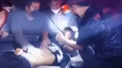 Proses evakuasi warga Desa Galang, Mempawah yang menderita ISPA akibat dari dampak asap Karhutla.