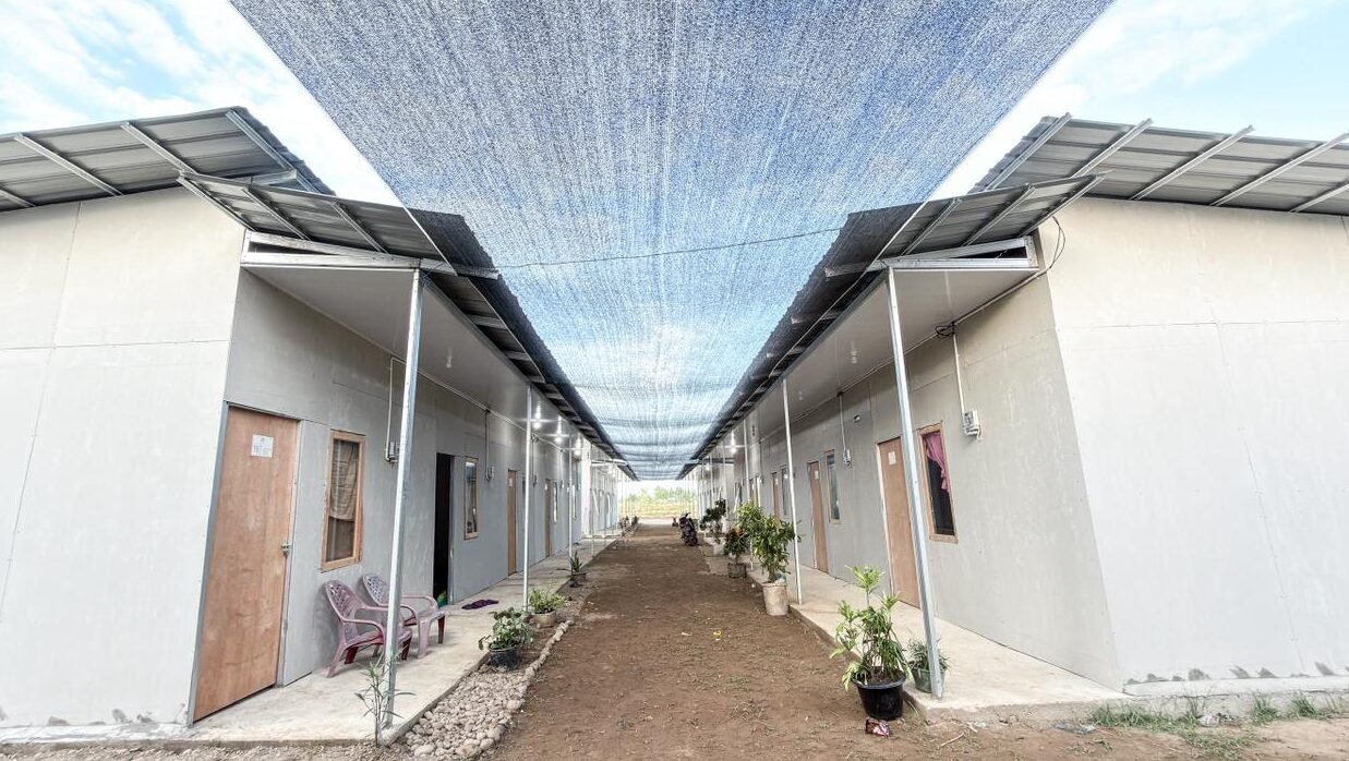 "Warga korban bencana di huntara Aceh Utara mendesak realisasi pemulihan ekonomi. BNPB merespons dengan usulan anggaran Rp27 triliun yang masih tertahan di pusat. "