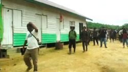 Puluhan warga Desa Mensubang duduki mess PT SMS di Ketapang akibat penggusuran kebun karet. Simak perkembangan terkini Konflik Lahan di Ketapang di sini.