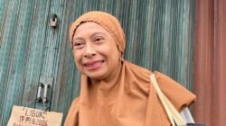 "Jelang puasa pertama, warga Pontianak keluhkan harga bumbu dapur di Pasar Flamboyan yang naik dua kali lipat. Simak pantauan harga bawang, cabai, dan gula terkini."