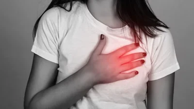 "Benarkah asam urat tinggi bisa memicu serangan jantung? Simak penjelasan medis mengenai risikonya bagi perempuan serta cara pencegahan melalui pola hidup sehat. "