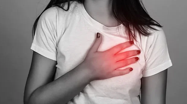 "Benarkah asam urat tinggi bisa memicu serangan jantung? Simak penjelasan medis mengenai risikonya bagi perempuan serta cara pencegahan melalui pola hidup sehat. "