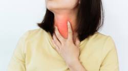 "Tenggorokan gatal dan merasa hendak batuk tentu sangat mengganggu aktivitas harianmu. Simak 4 cara ampuh mengatasi tenggorokan gatal sebelum batuk parah."