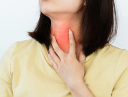 4 Cara Ampuh Mengatasi Tenggorokan Gatal dan Mencegah Batuk