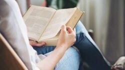 "Jangan habiskan waktu puasa hanya dengan tidur. Lakukan 4 kegiatan produktif siang hari saat puasa ini agar tubuh tetap aktif dan ibadah maksimal."