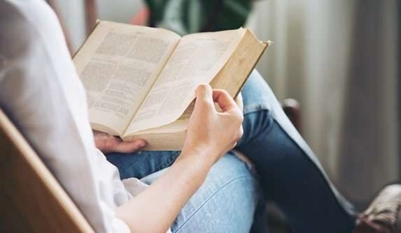 "Jangan habiskan waktu puasa hanya dengan tidur. Lakukan 4 kegiatan produktif siang hari saat puasa ini agar tubuh tetap aktif dan ibadah maksimal."