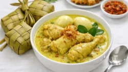 "Inilah 4 lauk pauk legendaris yang wajib ada saat lebaran Idulfitri, mulai dari opor ayam yang gurih hingga rendang daging yang kaya akan rempah khas nusantara."