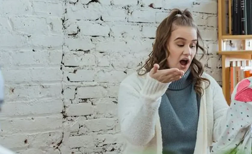 "Hadapi orang yang sok akrab dengan langkah tepat tanpa memicu konflik. Berikut 4 tips mengatasi rasa ilfeel dan menjaga batasan privasi Anda. "