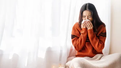 "Merasa badan mulai meriang dan tenggorokan gatal? Jangan pasrah! Terapkan 4 tips ampuh ini untuk menggagalkan flu sebelum benar-benar jatuh sakit."