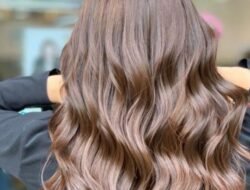 Hemat dan Praktis, Ini 4 Tips Mewarnai Rambut Sendiri di Rumah dengan Hasil Memuaskan