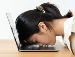 5 Bahaya Menahan Ngantuk yang Pantang Kamu Abaikan