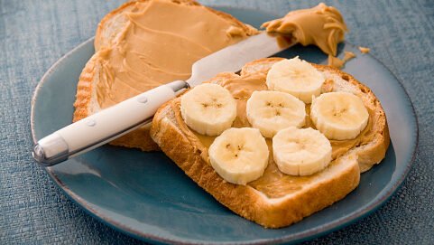 "Sedang datang bulan dan merasa sensitif? Simak 5 camilan sehat mulai dari cokelat hitam hingga edamame yang ampuh perbaiki mood dan redakan kram perut."