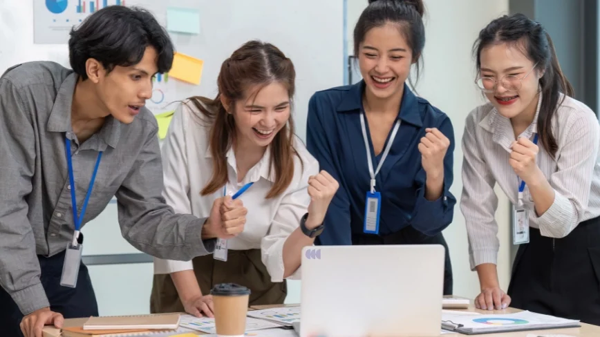 "Memahami hak karyawan bukan sekadar soal gaji. Simak 5 hak dasar yang menunjang kesehatan mental dan produktivitas pekerja di lingkungan profesional. "