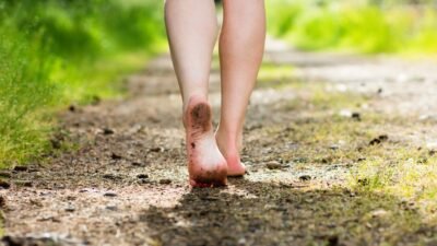 "Merasa lelah secara mental? Simak 5 cara manis dan gratis untuk memulihkan kesehatan mental kamu mulai dari journaling hingga digital detox."