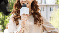 "Menjadi peliput berita tidak selalu soal lelah. Simak 5 momen menghangatkan yang sering dialami jurnalis saat liputan ke lapangan, mulai dari senyum narasumber hingga keramahan warga."