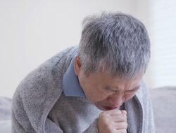 5 Jenis Makanan yang Wajib Dihindari Saat Tenggorokan Gatal dan Hendak Batuk