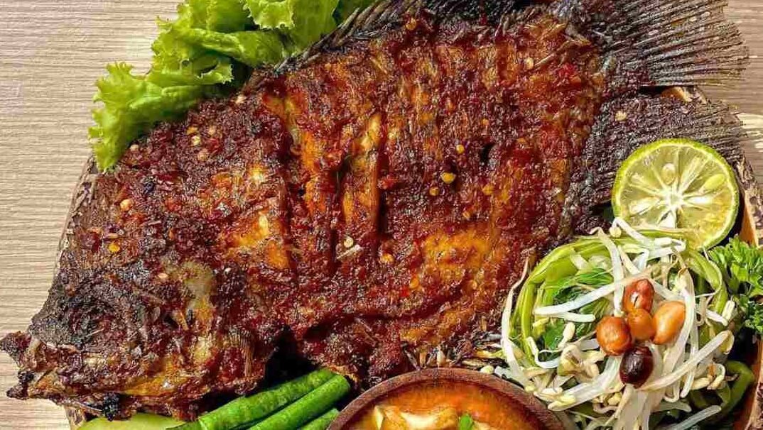 "Jaga kadar kolesterol tetap stabil selama Ramadhan dengan 5 pilihan menu buka puasa sehat ini. Hindari gorengan bersantan dan pilih sajian tinggi serat. "