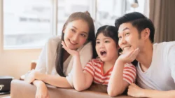 "Terapkan 5 pola asuh parenting ini sejak dini agar anak tumbuh menjadi pribadi yang bahagia, bermental tangguh, dan merasa cukup kasih sayang saat mereka dewasa kelak."