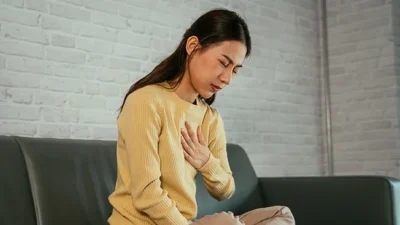 "Mengapa penyakit jantung kini banyak menyerang usia muda? Kenali 5 penyebab utamanya, mulai dari pola makan buruk hingga stres kronis yang sering diabaikan."