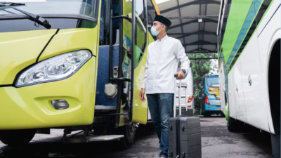 "Hindari stres di jalan saat pulang kampung. Simak 5 hal penting yang wajib Anda siapkan sebelum berangkat mudik agar perjalanan tetap aman dan nyaman. "