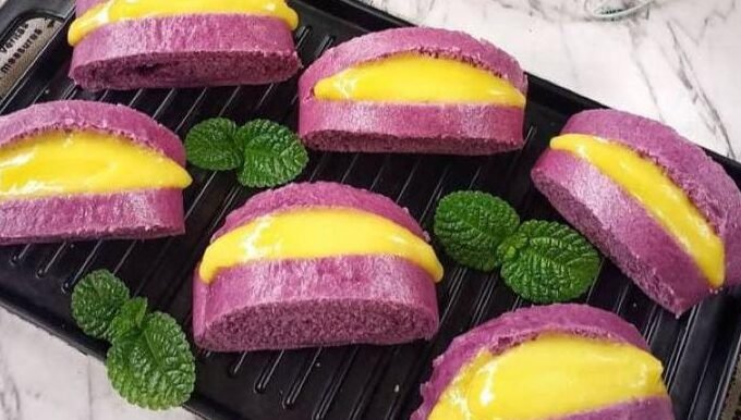 "Bingung mencari buah tangan untuk keluarga di kampung halaman? Simak 5 rekomendasi oleh-oleh khas Pontianak yang awet dan praktis dibawa saat perjalanan mudik."