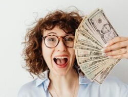 5 Tips Bahagia dan Merasa Cukup secara Finansial di Tengah Tuntutan Gaya Hidup