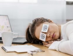 Tubuh Anti Remuk! Ini 5 Tips Kembali Segar Setelah Lembur Liputan Malam