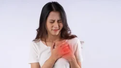 "Terasa sesak dan nyeri di dada setelah lelah beraktivitas lebaran? Simak 5 tips praktis meredakan nyeri dada akibat kelelahan otot agar tubuh kembali bugar."