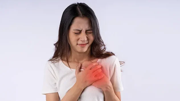 "Terasa sesak dan nyeri di dada setelah lelah beraktivitas lebaran? Simak 5 tips praktis meredakan nyeri dada akibat kelelahan otot agar tubuh kembali bugar."