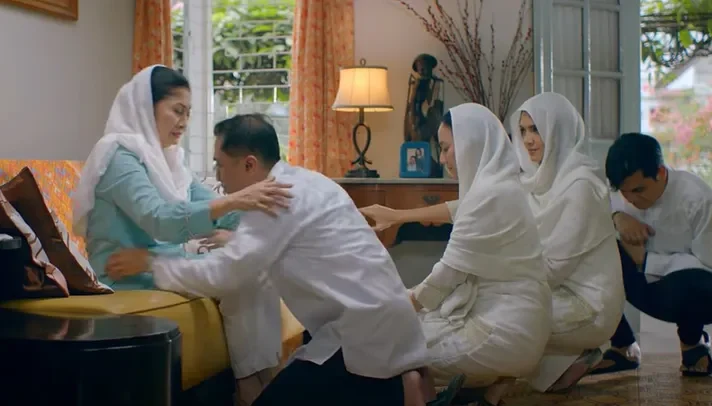 "Lebaran tak lengkap tanpa tradisi unik. Simak 5 kebiasaan khas keluarga saat Idulfitri, mulai dari sungkeman hingga menu andalan yang bikin kangen rumah."