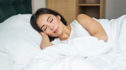 "Merasa lemas setiap sore? Simak 6 perubahan luar biasa bagi tubuh setelah rutin tidur siang selama seminggu, mulai dari peningkatan fokus hingga suasana hati."