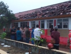 Ratusan Rumah Rusak Diterjang Angin Puting Beliung di Cirebon, Dua Kecamatan Terdampak