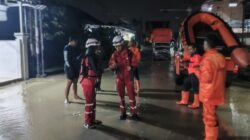 BPBD Kabupaten Brebes melakukan evakuasi warga terdampak banjir pada Rabu (25/3). Sumber foto : BPBD Kabupaten Brebes