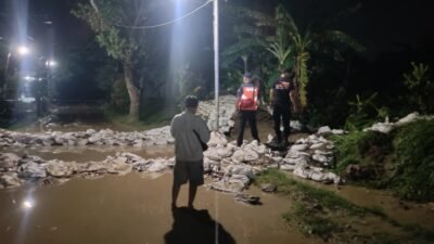 Banjir merendam 303 unit pemukiman warga di Kota Semarang pada Sabtu (14/3). Kondisi terkini banjir mulai surut, BPBD bersama tim gabungan mulai melakukan pembersihan rumah warga.