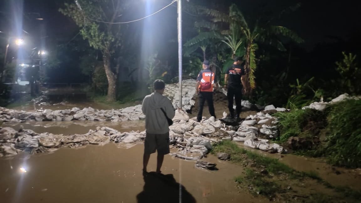 Banjir merendam 303 unit pemukiman warga di Kota Semarang pada Sabtu (14/3). Kondisi terkini banjir mulai surut, BPBD bersama tim gabungan mulai melakukan pembersihan rumah warga.