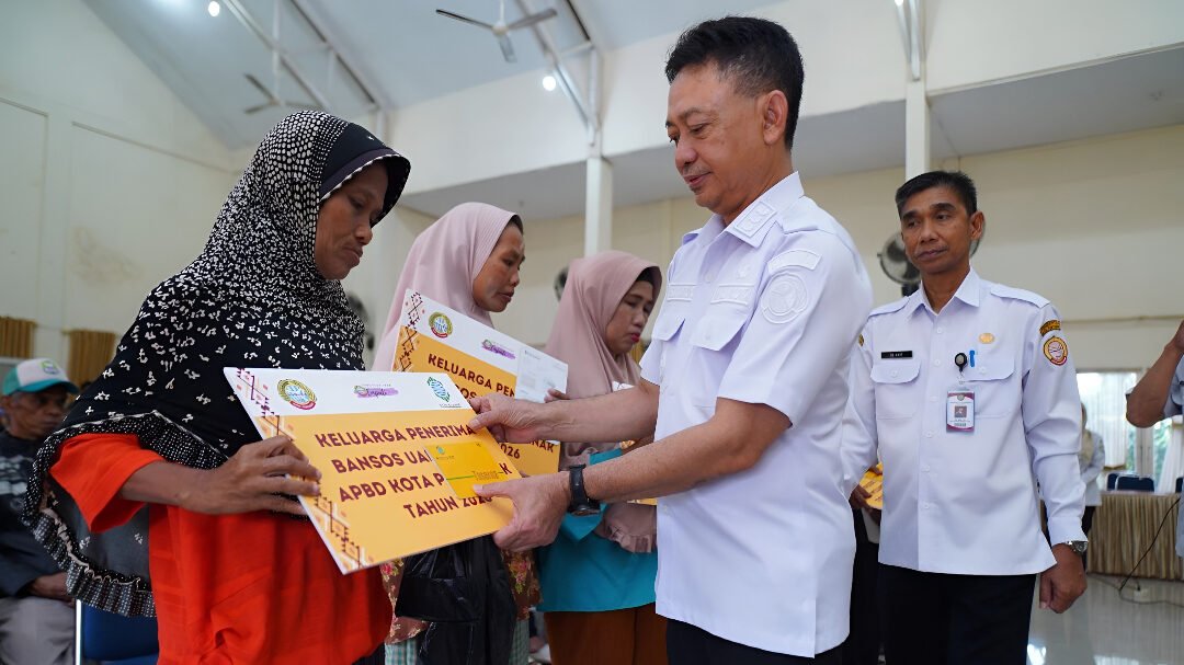 Pemerintah Kota Pontianak menyalurkan bantuan sosial tunai sebesar Rp600 ribu kepada warga kategori desil 1 hingga 5 yang belum menerima PKH atau BPNT. (Dok: Pemkot Pontianak)
