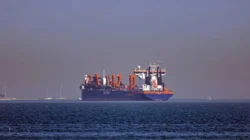 Ilustrasi - Kapal tanker melintas di Selat Hormuz, Iran.