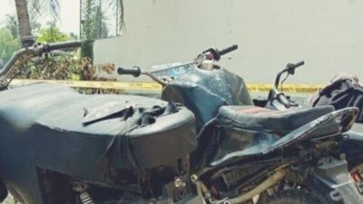 Ilustrasi kendaraan roda dua yang bagian tangki bahan bakarnya telah dimodifikasi sedemikian rupa agar mampu menampung BBM bersubsidi dalam jumlah berkali lipat dari kapasitas standar.