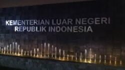 Kemlu RI memastikan 32 orang dalam tahap pertama evakuasi WNI dari Iran dijadwalkan tiba di Jakarta pada Selasa (10/3) via rute Baku, Azerbaijan.