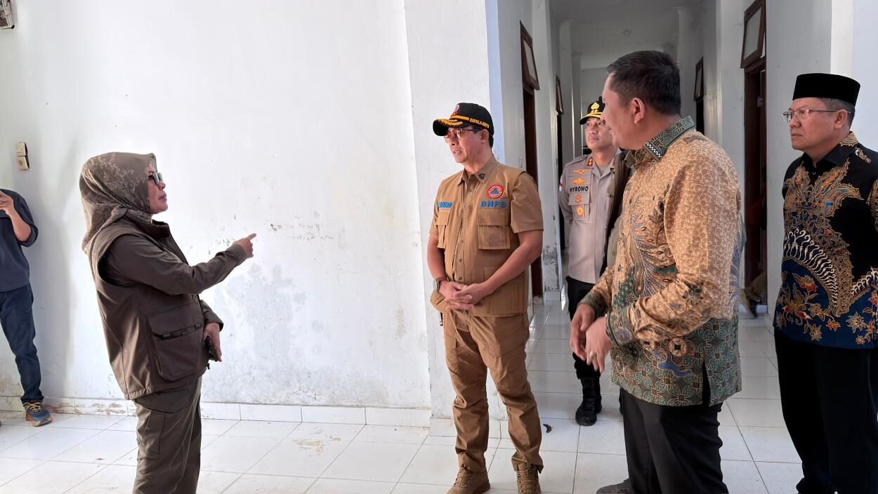 Kepala BNPB Letjen TNI Suharyanto saat meninjau langsung kondisi penyintas yang baru saja dipindahkan ke fasilitas BLK Gayo Lues.