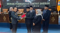 Bupati Sujiwo laporkan hasil kerja pembangunan Kubu Raya tahun 2025. Fokus pada sinergi DPRD dan pembangunan jalan poros untuk tekan pengangguran. (Dok: Diskominfo Kubu Raya)