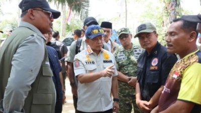 Menteri Dalam Negeri selaku Ketua Satuan Tugas Percepatan Rehabilitasi dan Rekonstruksi Pascabencana di Wilayah Sumatera Muhammad Tito Karnavian