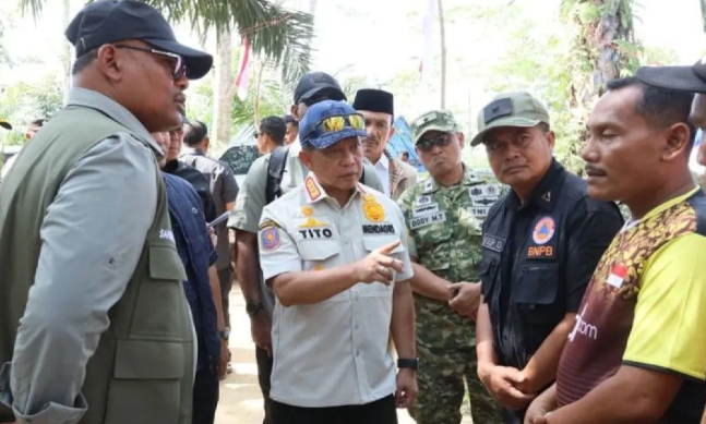 Menteri Dalam Negeri selaku Ketua Satuan Tugas Percepatan Rehabilitasi dan Rekonstruksi Pascabencana di Wilayah Sumatera Muhammad Tito Karnavian