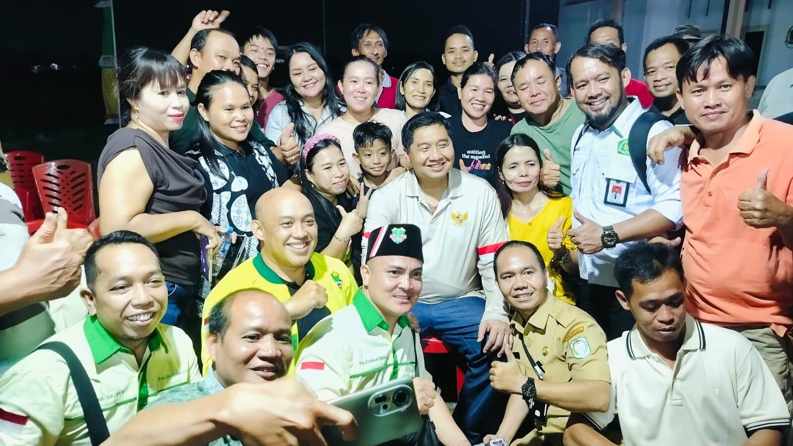 Menteri PKP Maruarar Sirait meninjau langsung hasil pengerjaan infrastruktur pengentasan permukiman kumuh di Desa Parit Baru.