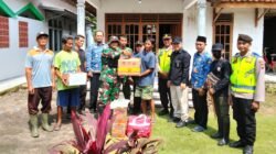 Penanganan darurat dan penyerahan bantuan bagi warga terdampak angin kencang akibat fenomena cuaca ekstrem di Desa Karangreja, Kecamatan Cimanggu, Kabupaten Semarang, Jawa Tengah, Selasa (17/3). (Dok. HO/Faktakalbar.id)
